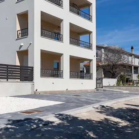 Relax - Mit Whirlpool Kastela